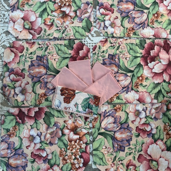 Six Vintage Cotton Placements and Napkins. Vintage Tableware. MCM kitchen Decor - Picture 1 of 7